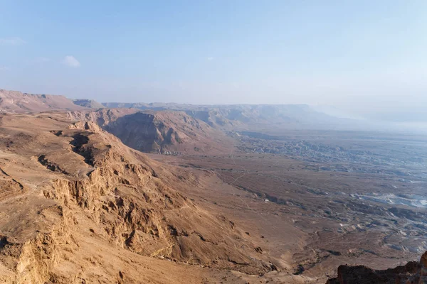 Vista de la mañana desde la fortaleza de Masada en ruinas hasta el desierto de Judea en Israel — Foto de Stock