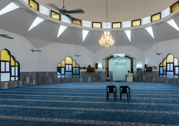 Az ima terem a Ahmadiyya Shaykh Mahmud mecset Haifa város Izraelben — Stock Fotó