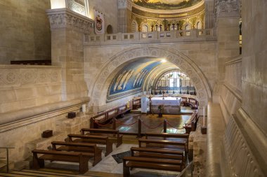 İsrail'in Nasıra kenti yakınlarındaki Tavor Dağı'nda bulunan Katolik Hıristiyan Transfigürasyon Kilisesi'nin merkez salonundaki dua salonu