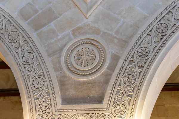 Coluna Ornate Top na Igreja Católica Transfiguração Cristã localizada no Monte Tavor, perto de Nazaré, em Israel — Fotografia de Stock