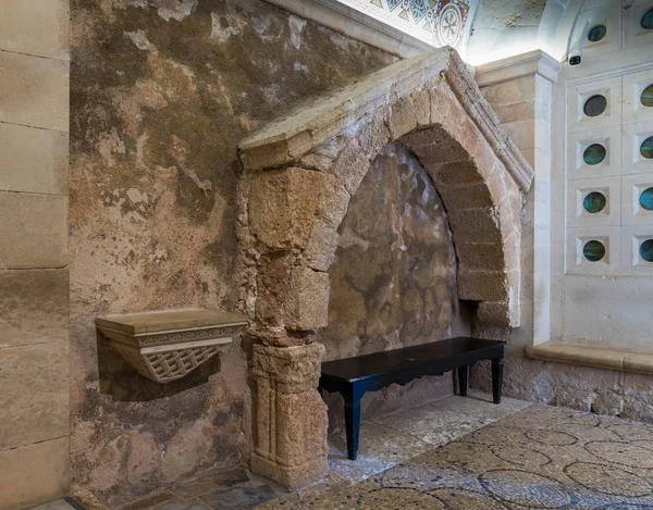 Interiér boční kaple v římskokatolické církvi křesťanských přeměňování se nachází na hoře Tavor nedaleko Nazaretu v Izraeli. — Stock fotografie