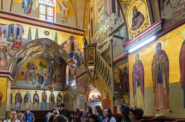 El interior del monasterio ortodoxo griego de la Transfiguración situado en el Monte Tavor cerca de Nazaret en Israel — Foto de Stock