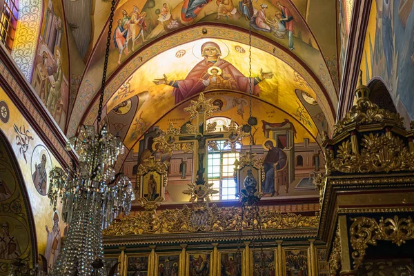 O interior do Mosteiro Ortodoxo Grego da Transfiguração localizado no Monte Tavor, perto de Nazaré, em Israel — Fotografia de Stock