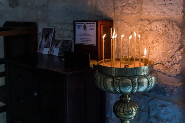 Place for lighting candles in the Church of St. John the Baptist in the Old City in Jerusalem, Israel — Stock Photo, Image