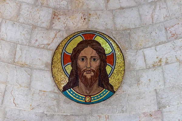 Mosaic with the image of Jesus Christ on the walls in the church in the Lutheran Church of the Redeemer on Muristan street in the Old City in Jerusalem, Israel — стокове фото