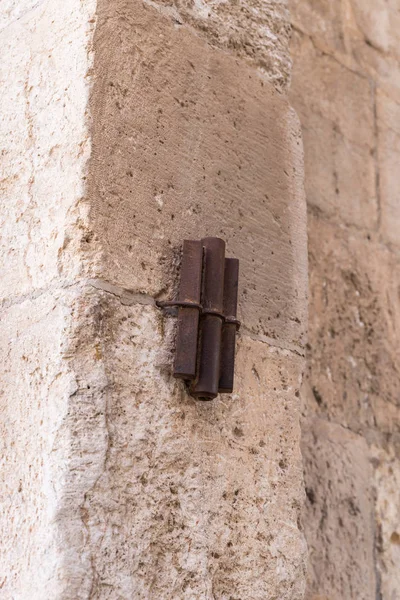 A fém mezuzah rögzítve a folyosón a Jaffa kapu a régi város Jeruzsálemben, Izraelben — Stock Fotó