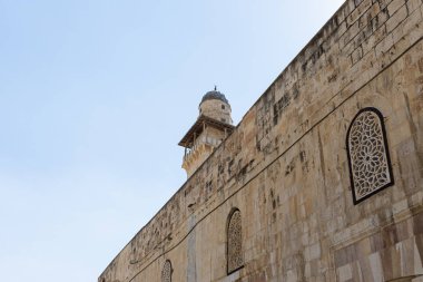 Kudüs,İsrail'deki Eski Şehir'deki Tapınak Dağı'ndaki Kaya Binası'nın Kubbesi'ne yakın Medresse binası