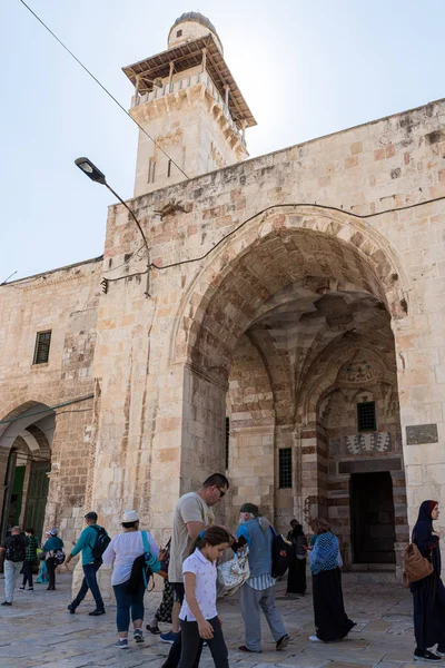 La entrada principal al edificio Medresse cerca de la Cúpula de la Roca en el Monte del Templo en la Ciudad Vieja en Jerusalén, Israel — Foto de Stock