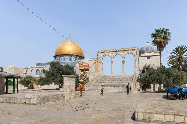 Brama Wschodnia w pobliżu budynku Dome of The Rock na górze świątynnej na starym mieście w Jerozolimie, Izrael — Zdjęcie stockowe