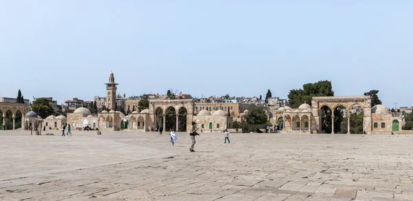 El territorio del interior del Monte del Templo en la Ciudad Vieja en Jerusalén, Israel — Foto de Stock