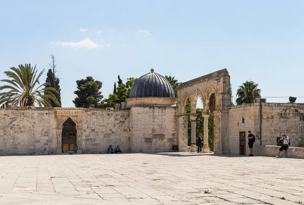 El territorio del interior del Monte del Templo en la Ciudad Vieja en Jerusalén, Israel — Foto de Stock