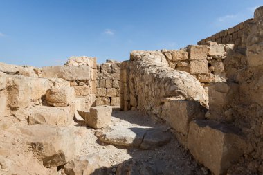 İsrail 'deki Yahudi çölünde tütsü yolunda yer alan Nabataean şehri Avdat yakınlarındaki yerleşim yerlerinin kalıntıları. Unesco Dünya Mirasları Listesine dahil edilmiştir..