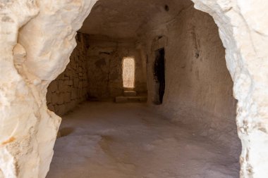 İsrail 'in Yahudi çölündeki tütsü yolunda yer alan Nabataean şehri Avdat yakınlarındaki yerleşim yerlerinin giriş kapısı. Unesco Dünya Mirasları Listesine dahil edilmiştir..