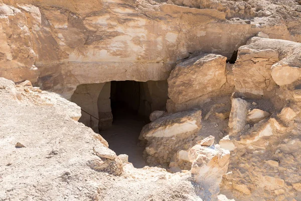 Entrada de lavadero cerca de la ciudad nabatea de Avdat, ubicada en la carretera del incienso en el desierto de Judea en Israel. Está incluido en la Lista del Patrimonio Mundial de la UNESCO . — Foto de Stock