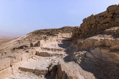İsrail 'deki Yahudi çölündeki tütsü yolunda yer alan Nabataean şehri Avdat' a kadar uzanan yerleşim yerlerinden geriye kalan basamaklar. Unesco Dünya Mirasları Listesine dahil edilmiştir..