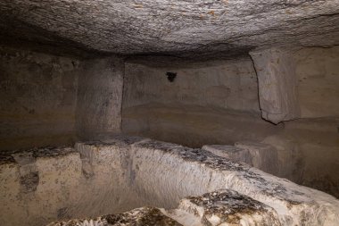 İsrail 'deki Yahudi çölünde tütsü yolunda yer alan Nabataean şehri Avdat yakınlarındaki kamu hizmetleri odalarının kalıntıları. Unesco Dünya Mirasları Listesine dahil edilmiştir..