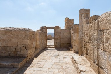 İsrail 'deki Yahudi çölünde tütsü yolunda bulunan Nabataean şehri Avdat' taki Kuzey Kilisesi kalıntıları. Unesco Dünya Mirasları Listesine dahil edilmiştir..