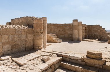 İsrail 'deki Yahudi çölünde tütsü yolunda bulunan Nabataean şehri Avdat' taki Kuzey Kilisesi kalıntıları. Unesco Dünya Mirasları Listesine dahil edilmiştir..