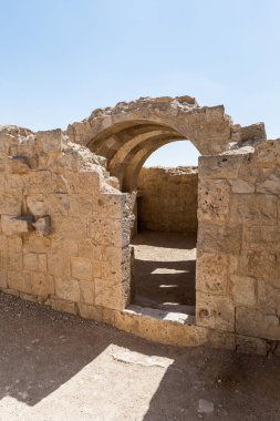 İsrail 'deki Yahudi çölünde tütsü yolunda yer alan Nabataean şehri Avdat' ın kalıntıları üzerinde Roma döneminden kalma bir kule kalıntıları. Unesco Dünya Mirasları Listesine dahil edilmiştir..