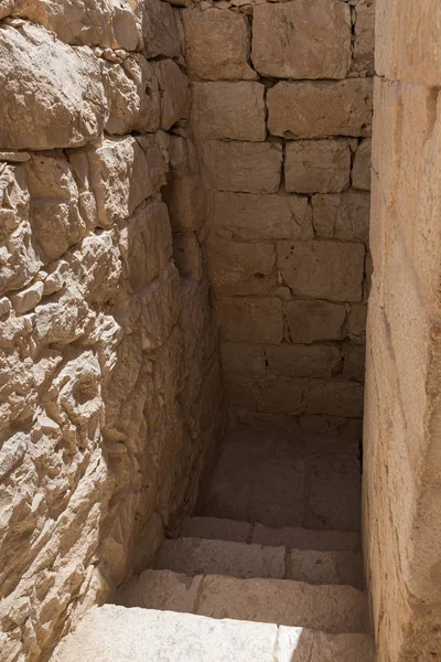 Ruinas de la ciudad nabatea de Avdat, situada en el camino del incienso en el desierto de Judea en Israel. Está incluido en la Lista del Patrimonio Mundial de la UNESCO . — Foto de Stock