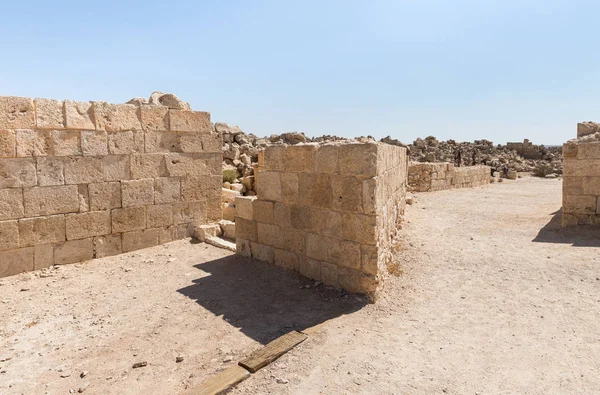 Ruinas de la ciudad nabatea de Avdat, situada en el camino del incienso en el desierto de Judea en Israel. Está incluido en la Lista del Patrimonio Mundial de la UNESCO . — Foto de Stock