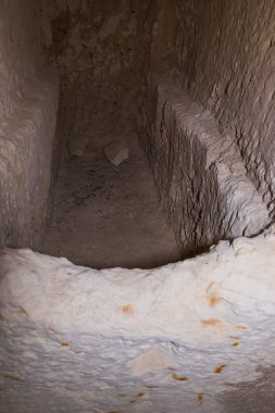 İsrail 'deki Yahudi çölünde tütsü yolunda yer alan Nabataean şehri Avdat' ın kalıntılarındaki Roma döneminin mezar odalarından biri. Unesco Dünya Mirasları Listesine dahil edilmiştir..