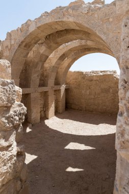 İsrail 'deki Yahudi çölünde tütsü yolunda yer alan Nabataean şehri Avdat' ın kalıntıları üzerinde Roma döneminden kalma bir kule kalıntıları. Unesco Dünya Mirasları Listesine dahil edilmiştir..