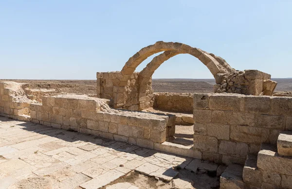 Restos de una villa romana cerca de las ruinas de la ciudad nabatea de Avdat, situada en la carretera del incienso en el desierto de Judea en Israel. Está incluido en la Lista del Patrimonio Mundial de la UNESCO . — Foto de Stock