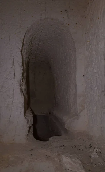 Een van de lege graven in de Romeinse tijd grafkamer op de ruïnes van de Nabatese stad Avdat, gelegen aan de wierookweg in de Judese woestijn in Israël. Het is opgenomen in de Unesco World Heritage List. — Stockfoto