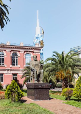 Memed Abashidze anıtı Gürcistan 'ın başkenti Batumi' de Memed Abashidze caddesinde.