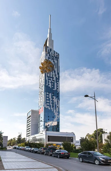 Batumi Technologische Universiteit staat op de dijk van Batumi stad - de hoofdstad van Adjara in Georgië — Stockfoto