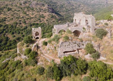 Montfort Kalesi 'nin kalıntıları Kuzey İsrail' deki Yukarı Celile 'de yüksek bir tepede yer almaktadır. 13. yüzyılda Töton Düzeni' nin büyük efendilerinin eski evi.