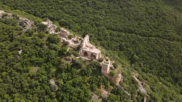 Le rovine del Castello di Montfort si trovano su un'alta collina nell'Alta Galilea nel nord di Israele, antica residenza dei grandi maestri dell'Ordine Teutonico nel XIII secolo. — Video Stock