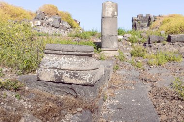 MÖ 3. yüzyılın Yunan - Roma şehrinin kalıntılarında kalan sütunlar - MS 8. yüzyılda Hippus - Galile Denizi yakınlarındaki Golan Tepelerinde Susita - Kineret, İsrail