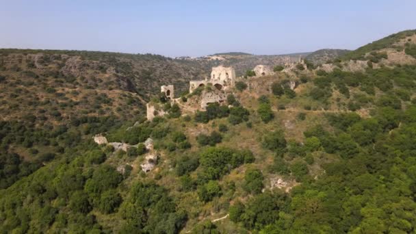 Montfort Kalesi 'nin kalıntıları Kuzey İsrail' deki Yukarı Celile 'de yüksek bir tepede yer almaktadır. 13. yüzyılda Töton Düzeni' nin büyük efendilerinin eski evi. — Stok video
