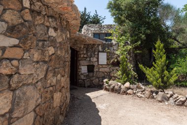 Hararit, İsrail, 30 Mayıs 2020: İsrail 'in kuzeyindeki Hararit köyü yakınlarındaki Lavra Netofa manastırının ana girişi