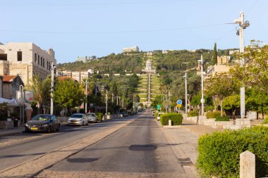 Hayfa, İsrail, 13 Haziran 2020: Sderot Ben Gurion Caddesi 'nden İsrail' in Hayfa kentindeki Bahai Garden 'a