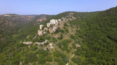 Montfort Kalesi 'nin kalıntıları Kuzey İsrail' deki Yukarı Celile 'de yüksek bir tepede yer almaktadır. 13. yüzyılda Töton Düzeni' nin büyük efendilerinin eski evi.