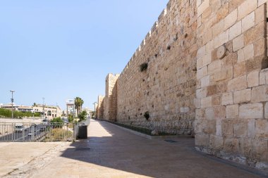Kudüs, İsrail, 13 Haziran 2020: İsrail 'in eski Kudüs kentindeki Jaffa Kapısı' ndaki eski şehri çevreleyen kale duvarının bir parçası
