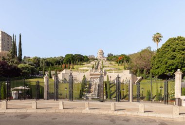 Hayfa, İsrail, 13 Haziran 2020: Sderot Ben Gurion Caddesi 'nden İsrail' in Hayfa kentindeki Bahai Garden 'a