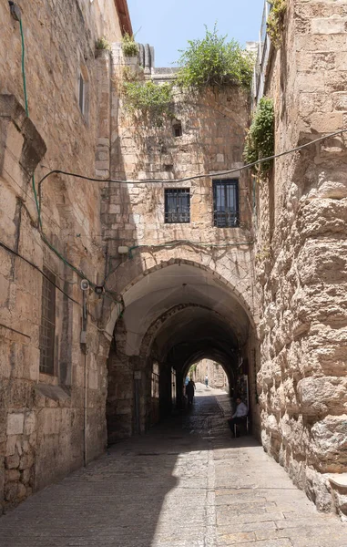 イスラエル エルサレム2020年6月13日 イスラエル エルサレム旧市街の空の観光客ライオン門通り — ストック写真