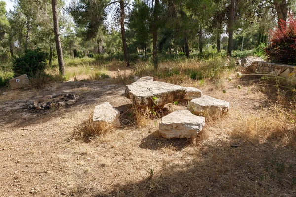 Jerusalem Israel June 2020 Large Stones Located Table Stools Totem — Stock Photo, Image