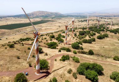 Golan Tepeleri Rüzgar Çiftliği, Golan Tepeleri 'nin 5 km güneyindeki Bnei Rasan Dağı' nda deniz seviyesinden 1050 metre yükseklikte temiz enerji üreten rüzgar türbinleri üreten bir İsrail rüzgâr çiftliğidir..
