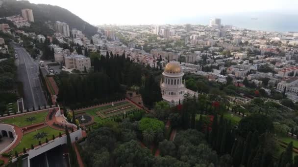 以色列海法市中心、巴哈花园和巴哈寺的空中景观 — 图库视频影像