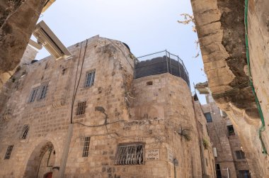 Kudüs, İsrail, 13 Haziran 2020: İsrail 'in eski Kudüs kentindeki El-Hakkari Caddesi' ndeki eski binalar