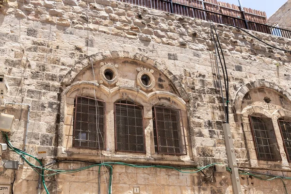 Jerusalén Israel Junio 2020 Edificios Antiguos Con Decoraciones Orientales Calle —  Fotos de Stock