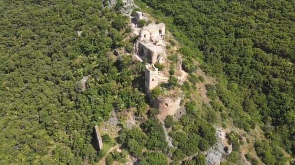 Les ruines du château de Montfort sont situées sur une haute colline dans la Haute Galilée dans le nord d'Israël, l'ancienne résidence des grands maîtres de l'Ordre Teutonique au 13ème siècle — Video