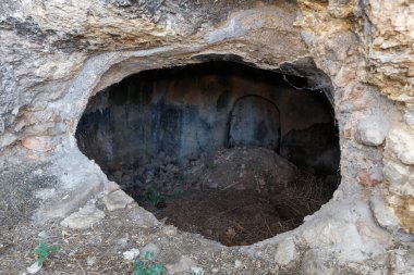 Kudüs, İsrail 'deki Mamila semtinde terk edilmiş bir yeraltı mezarlığı.