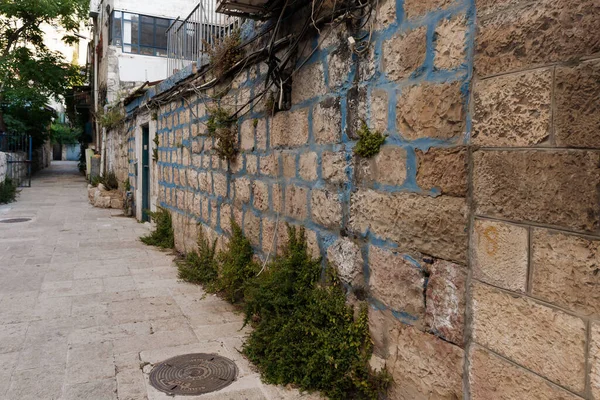 イスラエルのエルサレムのマミラ地区の静かな通り マーラヴィム通り — ストック写真