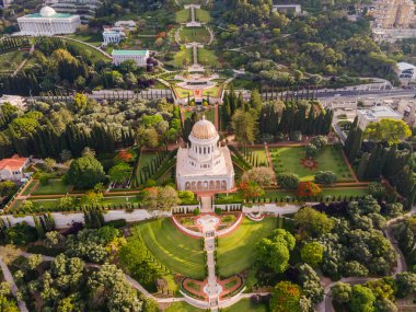 Hayfa, İsrail, 19 Haziran 2020: İsrail Hayfa 'daki Bahai Bahçesi ve Bahai Tapınağı' nın havadan görünüşü